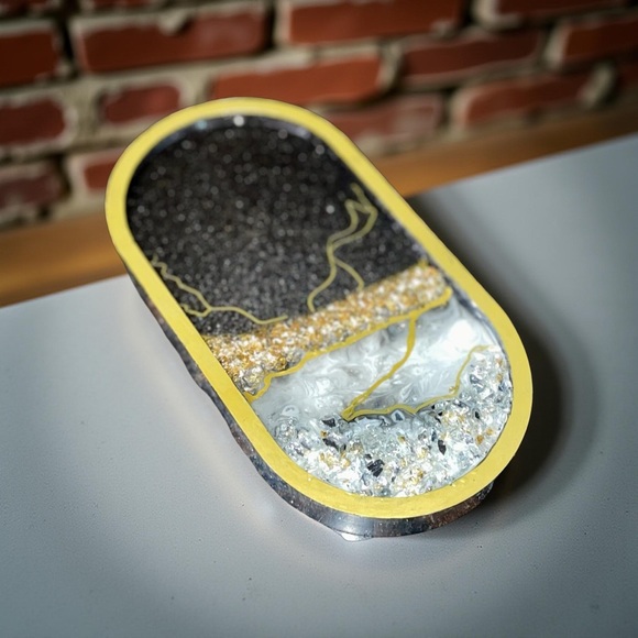 Gold Resin Tray – Handmade Vanity & Jewelry Dish - Picture 4 of 9